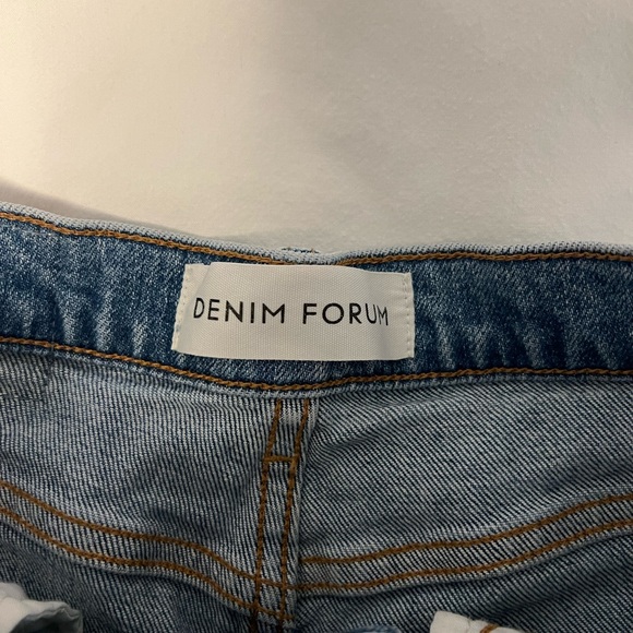 Denim forum arlo short, size 26 (Aritzia) - Picture 2 of 5